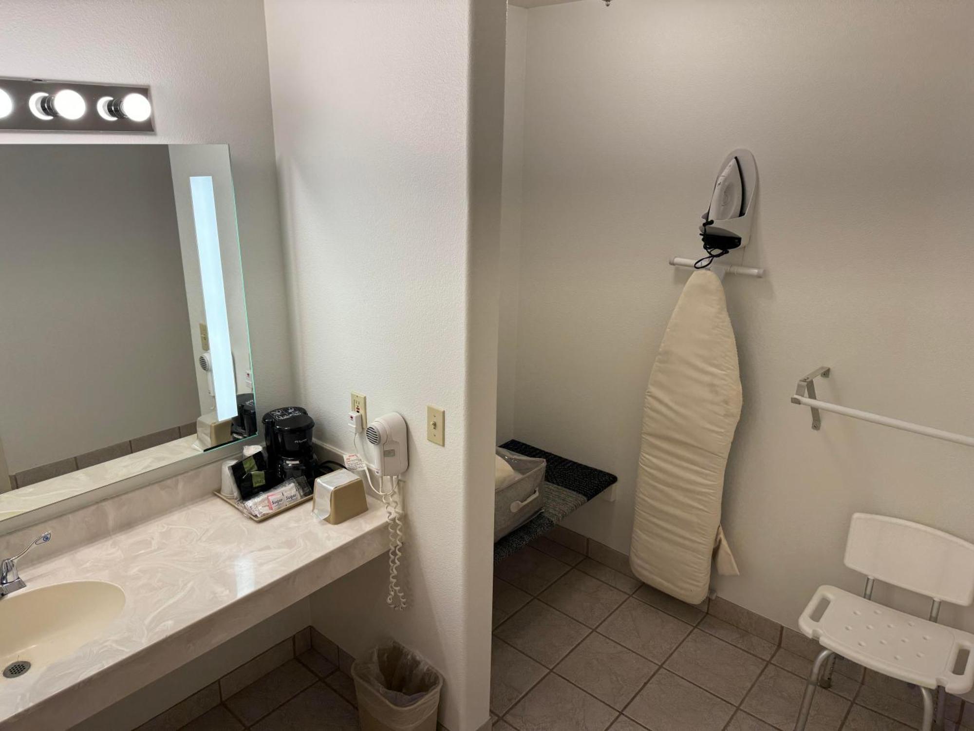 Abajo Lodge Монтичело Екстериор снимка