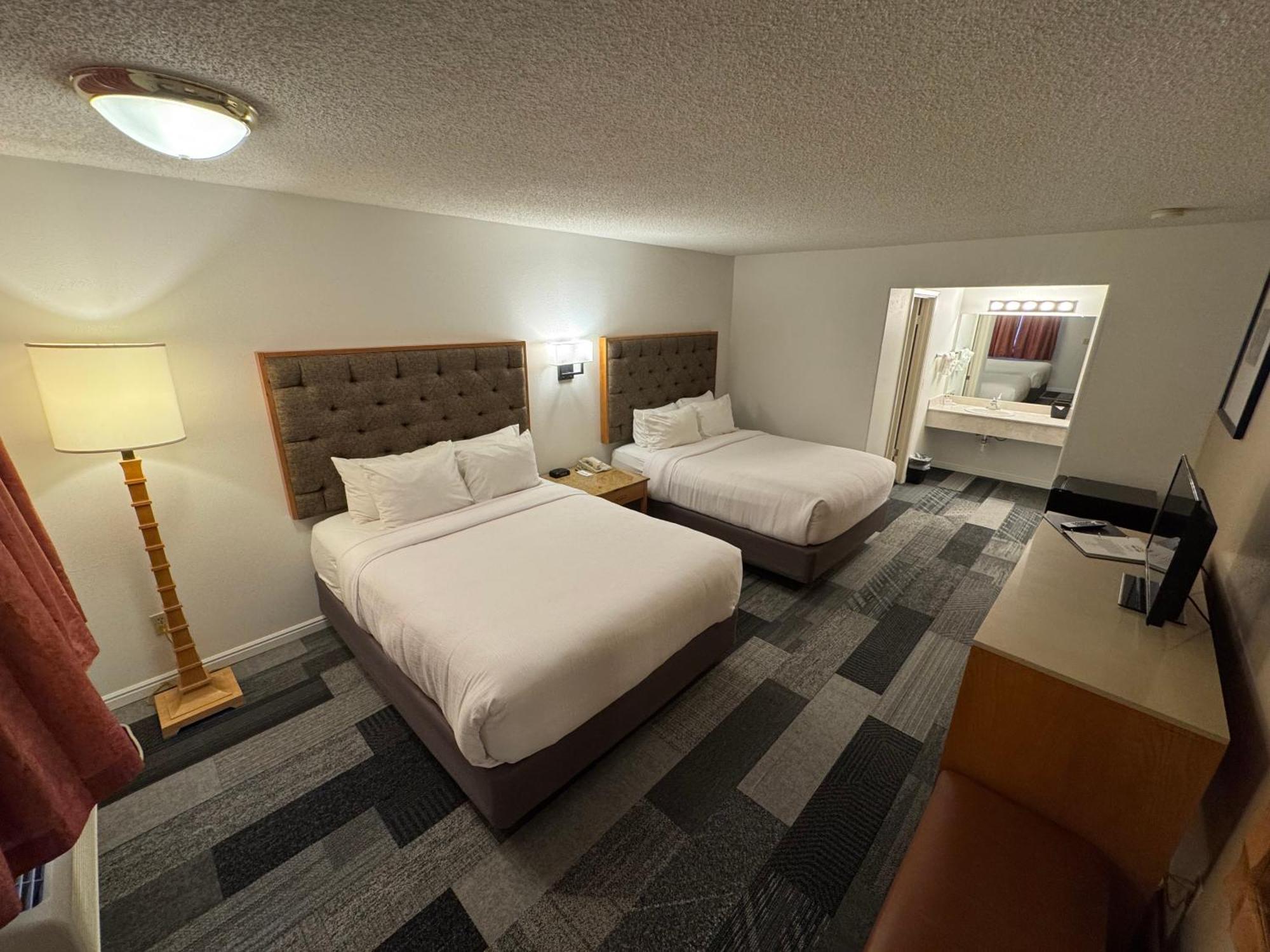 Abajo Lodge Монтичело Екстериор снимка
